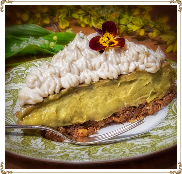 Cold Avocado and Banana Pie, with a touch of lemon
Gluten-free, dairy-free (casein-free), hypotoxic and vegan 
By: Cuisine l'Angélique
